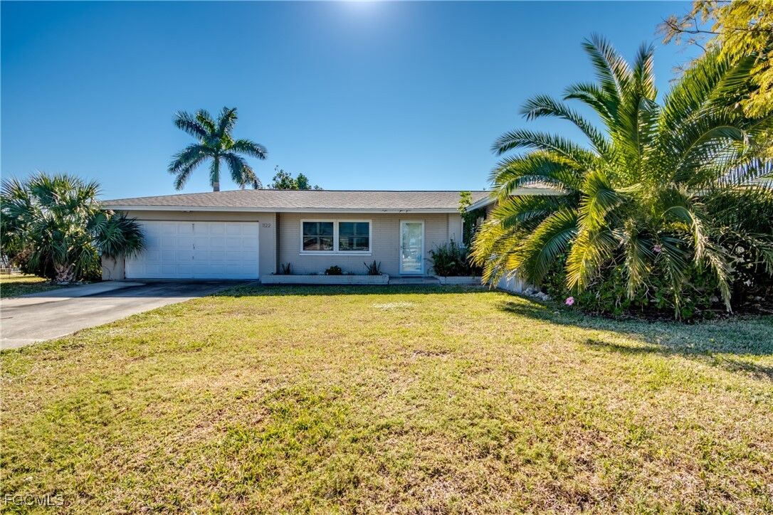 Property Photo: 1122 El Dorado Parkway E FL 33904