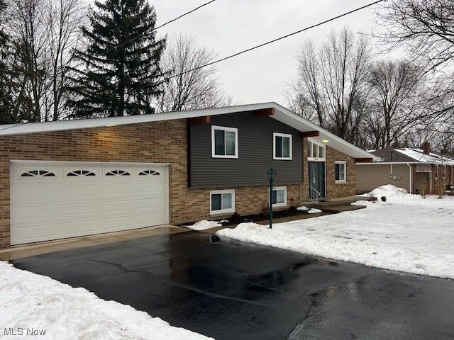 Property Photo:  9109 Johnnycake Ridge Road  OH 44060 