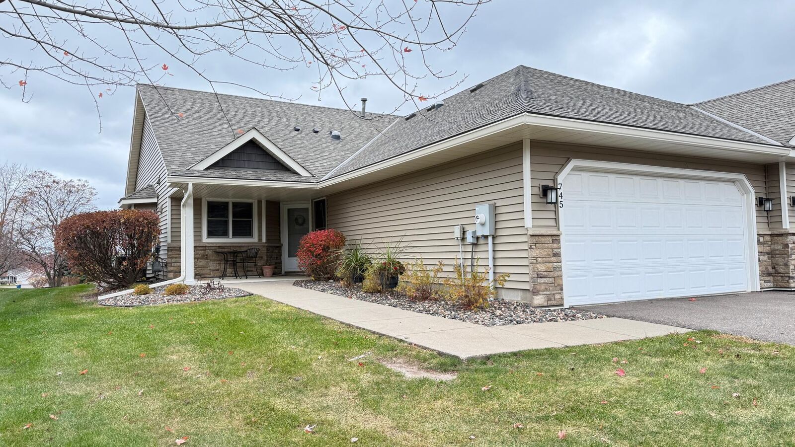 Property Photo:  745 Echo Shores Court  MN 55115 