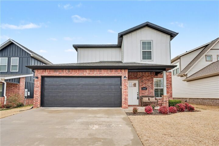 Property Photo:  1716 W Broadway Place  AR 72758 