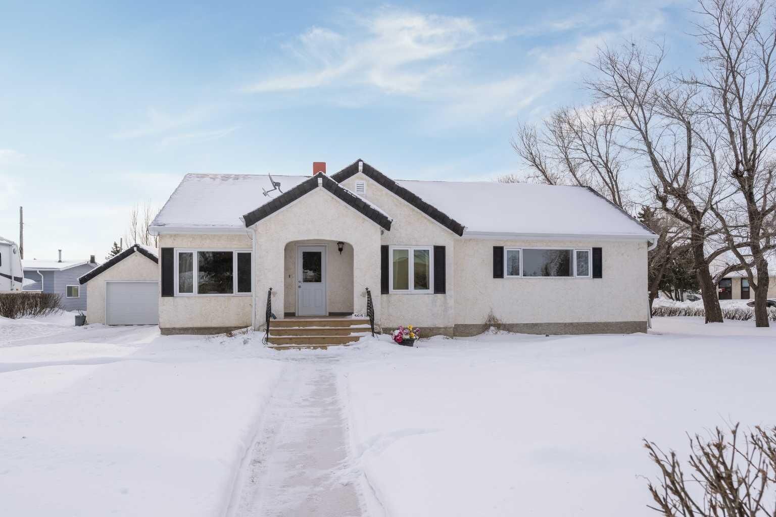 Property Photo:  5615 49 Avenue  AB T0B 2L0 