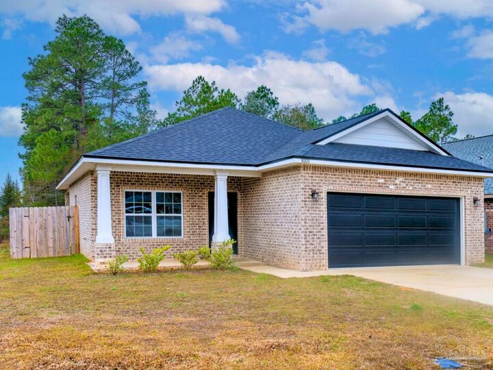 Property Photo: 3005 N 29th Ave FL 32583