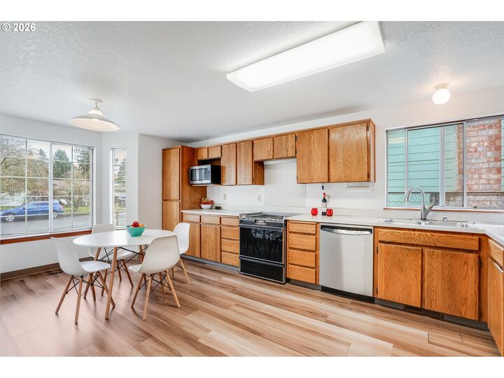 Property Photo:  906 SE 121st Ave  WA 98683 