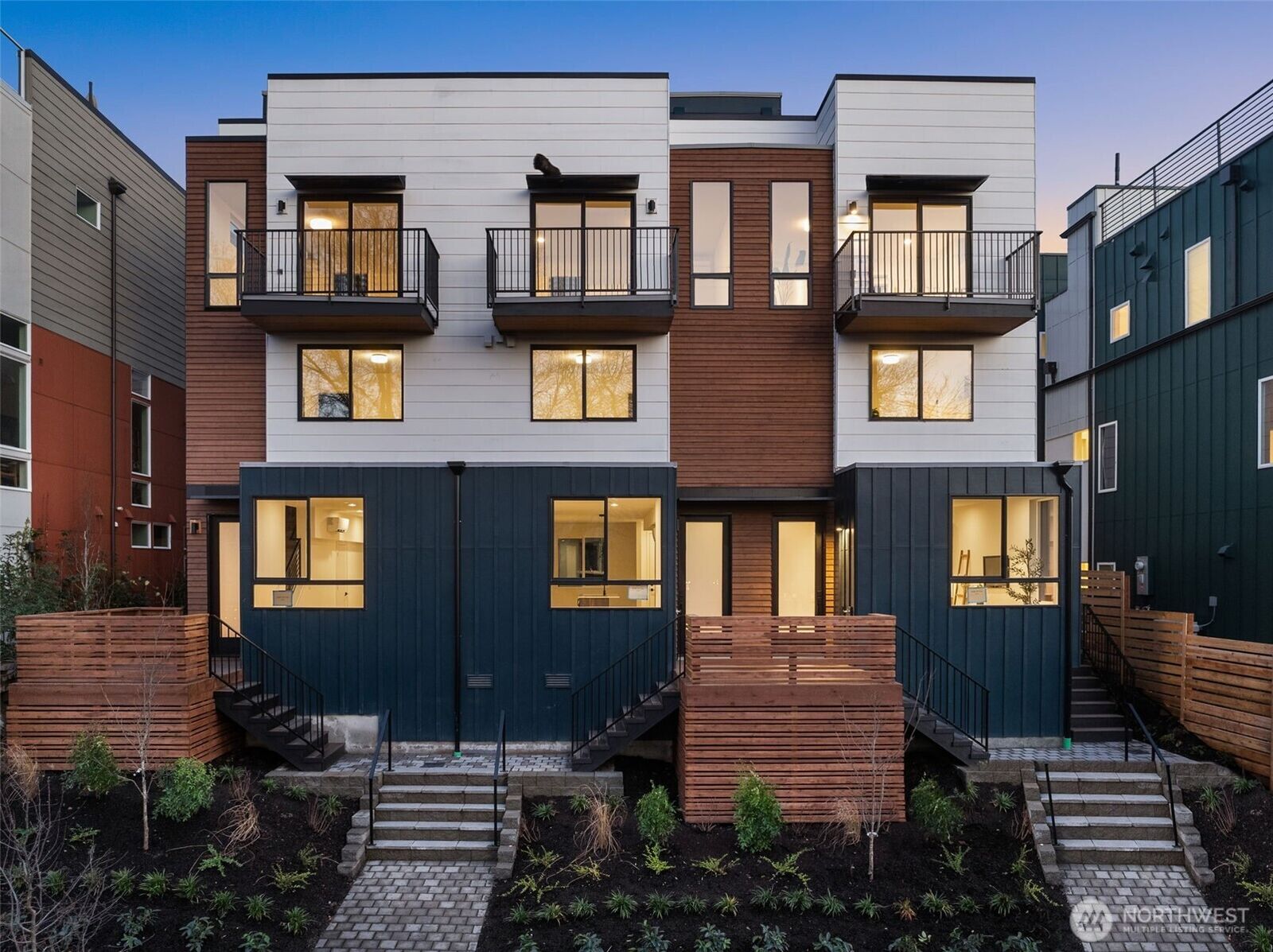 Property Photo: 914 A 15th Avenue WA 98122