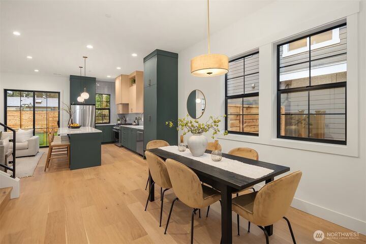 Property Photo:  818  165th Avenue NE  WA 98008 