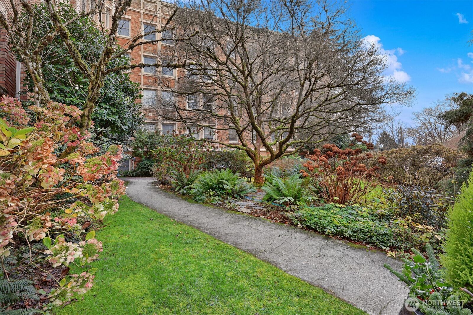 Property Photo:  5810  Cowen Place NE 202  WA 98105 