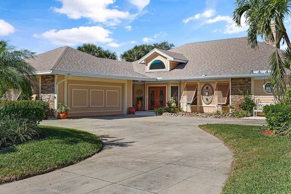 Property Photo:  72 Cache Cay Drive  FL 32963 