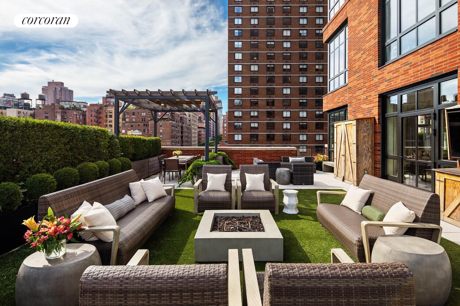 Property Photo:  200 E 95th Street 8A  NY 10128 