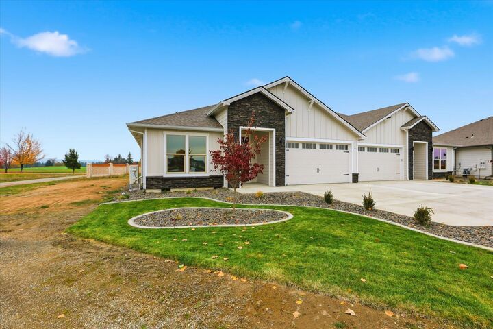 Property Photo:  1109 - Unit 19 N Country Club Dr 19  WA 99006 