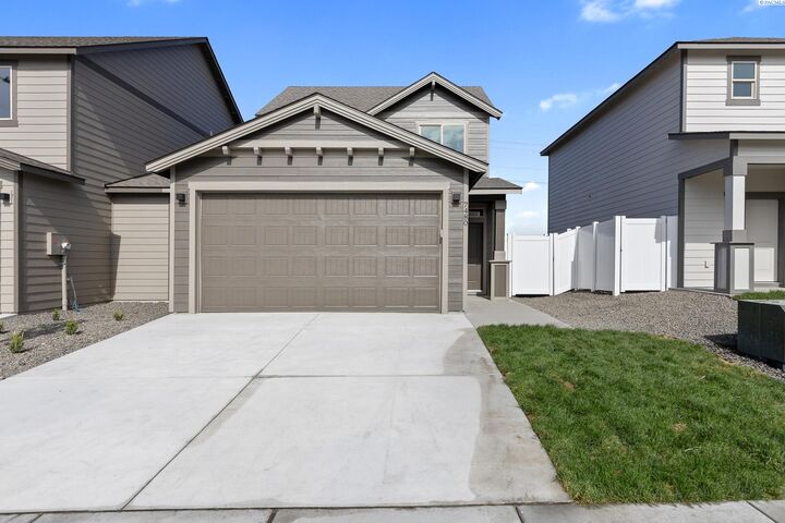 Property Photo:  7480 Grapevine Ct  WA 99353 