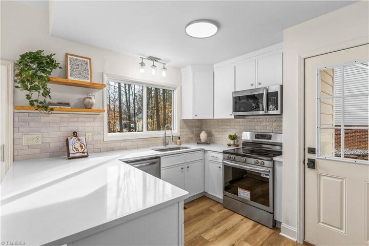 Property Photo: 976 Chatfield Drive NC 27282