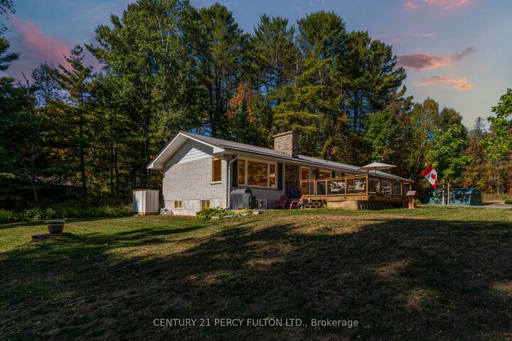 Photo de la propriété:  15166 Highway 118 N/A  ON K0M 1S0 
