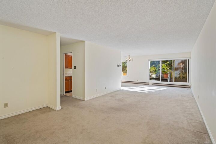 Property Photo:  1149 Rockland Ave 108  BC V8V 4T5 