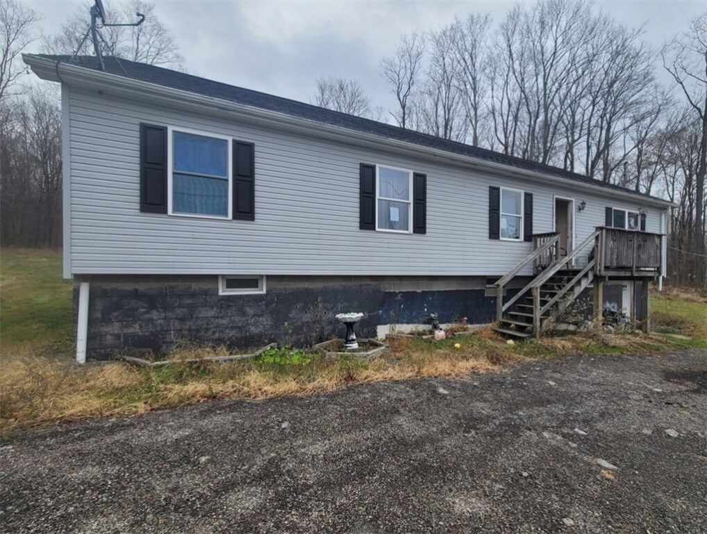 Property Photo:  2055 Markleton School Rd  PA 15557 