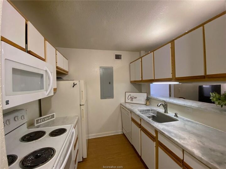 Property Photo: 515 Southwest Parkway 103 TX 77840