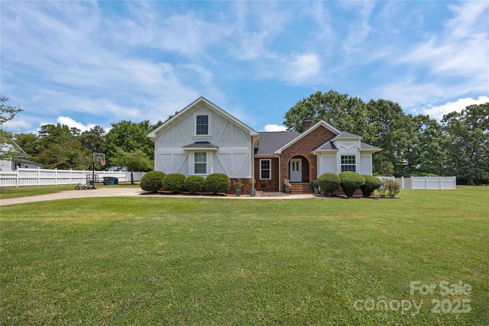Property Photo:  4116 Hoodridge Lane  NC 28227 