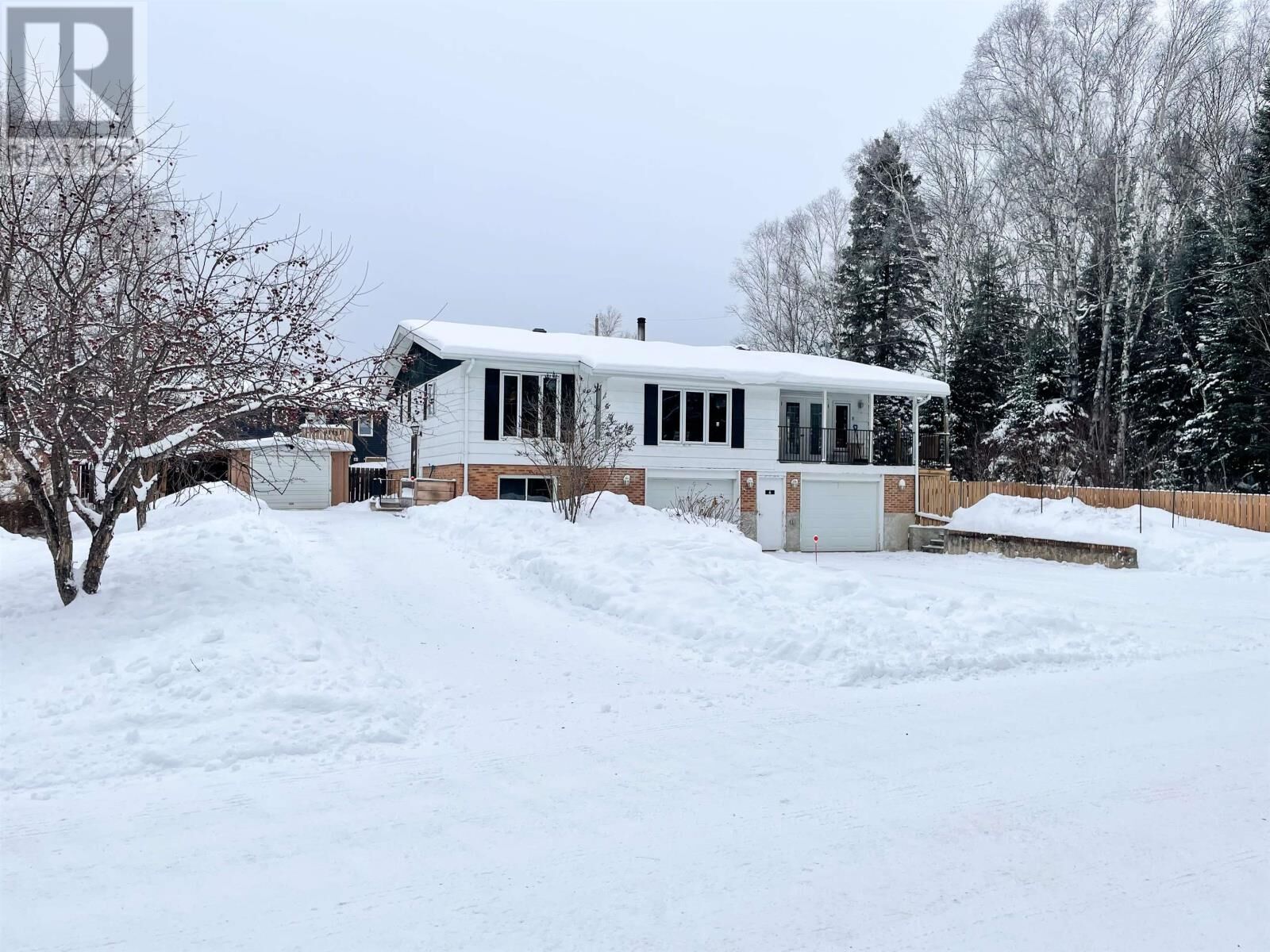 Property Photo:  6 Beech Cresent  ON P0V 1T0 