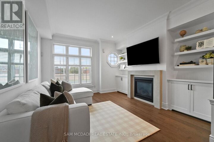 Property Photo:  2160 Trafalgar Road 2  ON L6H 0N3 