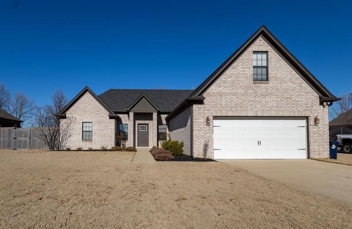 Property Photo:  802 Greenock Way  AR 72364 
