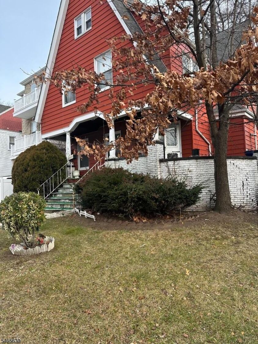 Property Photo:  18 Hawthorne Pl  NJ 07018 