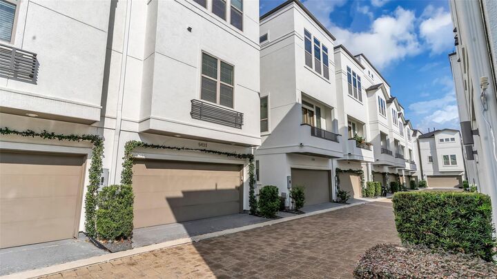 Property Photo:  5429 Larkin Street  TX 77007 