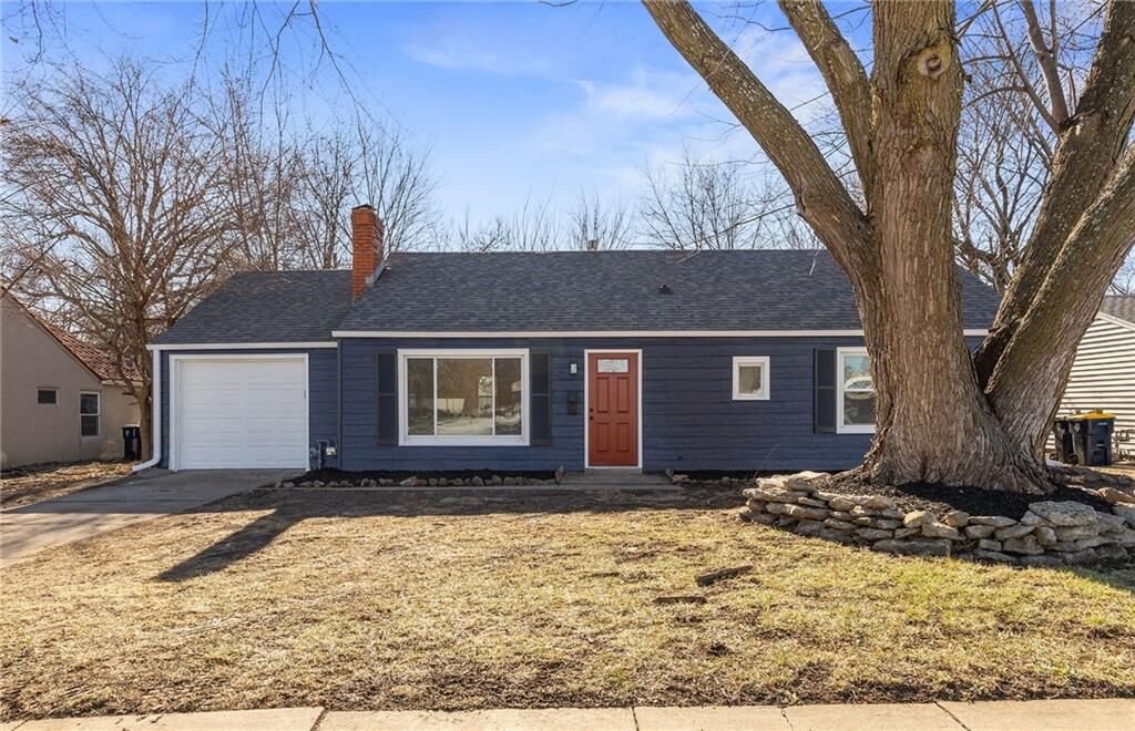 Property Photo: 137 W 85th Street MO 64114