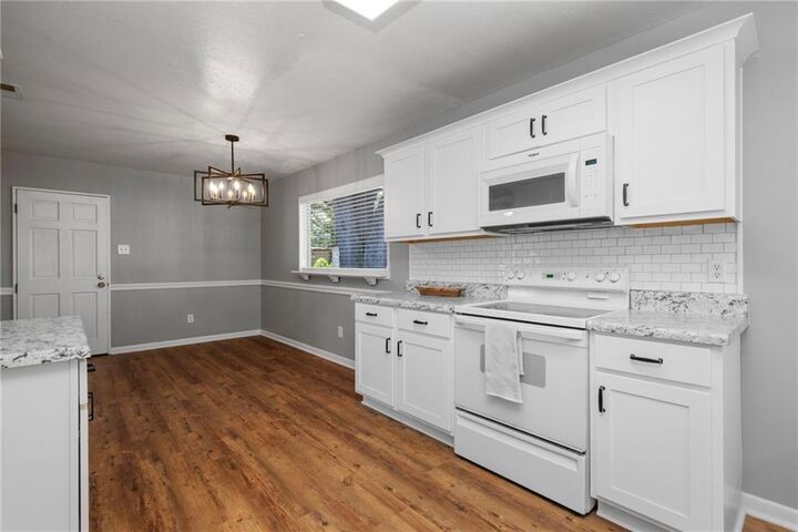 Property Photo: 552 Tamworth Court AL 36609