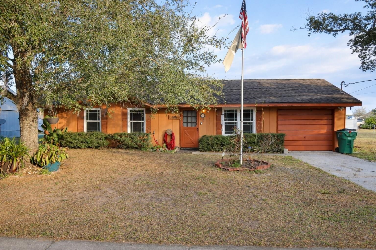Property Photo: 38831 North Avenue FL 33542