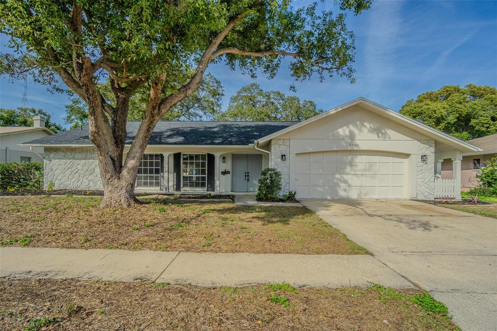 Property Photo:  8405 Reynolds Drive  FL 34667 