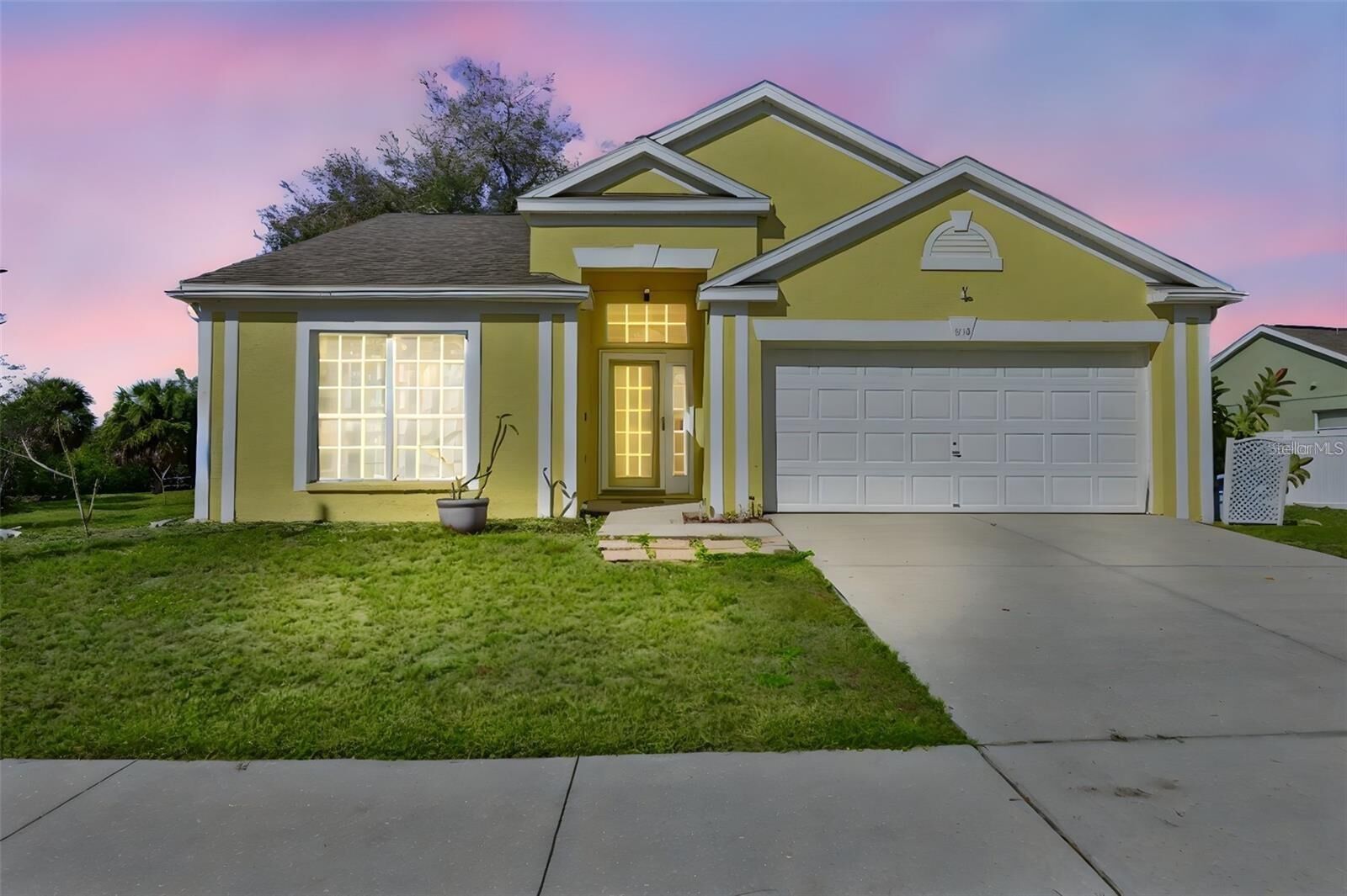 Property Photo: 219 Island Water Way FL 33572