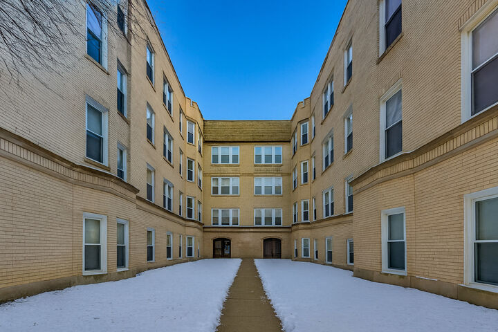 Property Photo:  6321 N Artesian Avenue 3W  IL 60645 