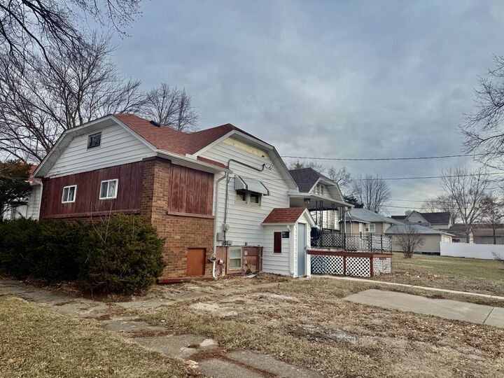 Property Photo:  131 W Erie Street  IL 61362 