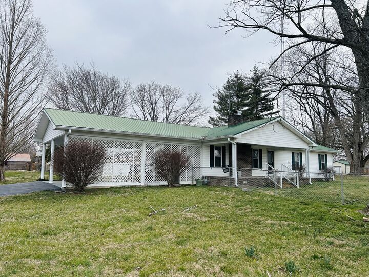 Property Photo:  401 Hillcrest Rd  TN 37355 