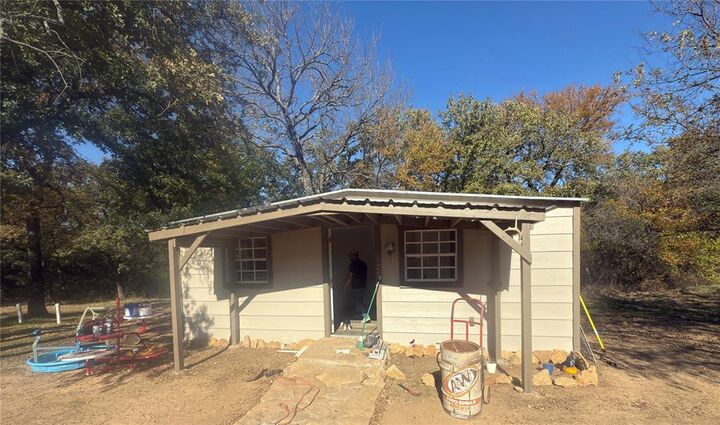 Property Photo:  625 County Road 4369  TX 76234 