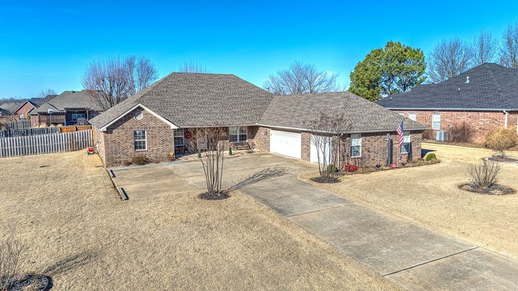 Property Photo:  937 E Bramblewood Lane  AR 72718 