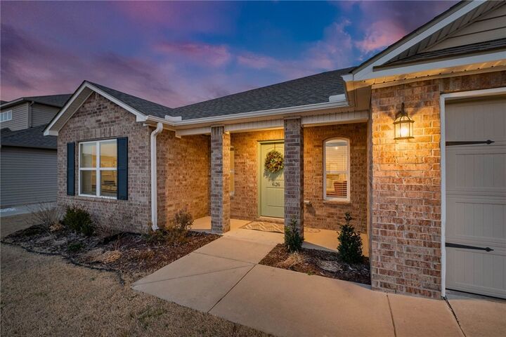 Property Photo:  626 Woodcreek Loop  AR 72745 