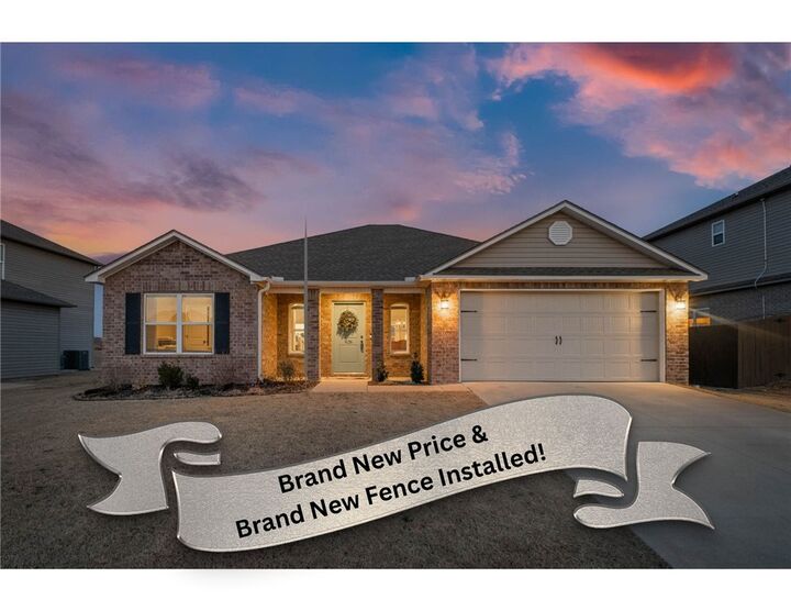 Property Photo:  626 Woodcreek Loop  AR 72745 