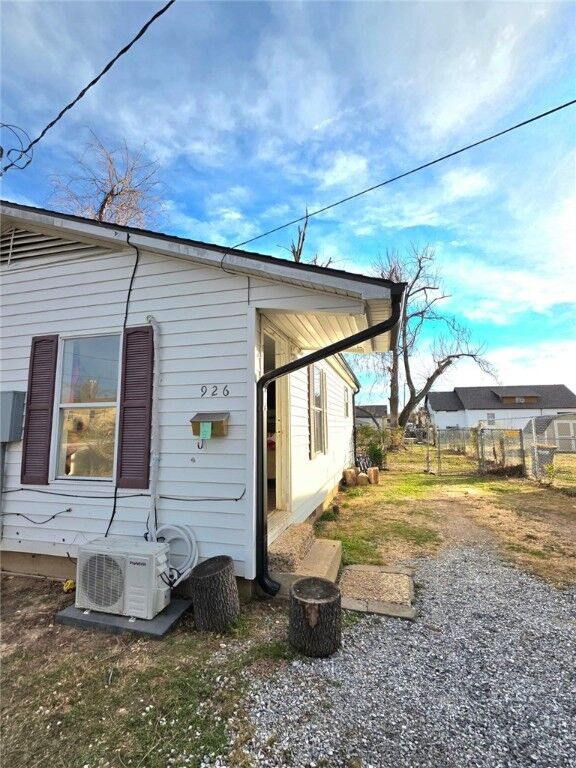 Property Photo:  926 Maple Street  AR 72756 