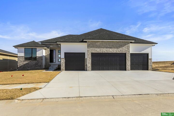 Property Photo:  5709 N 195th Street  NE 68022 