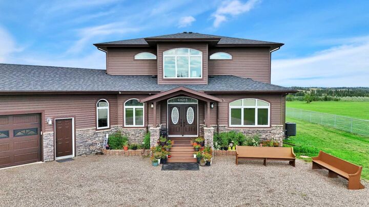 Property Photo:  27240 Township Road 392 242  AB T4S 1X5 