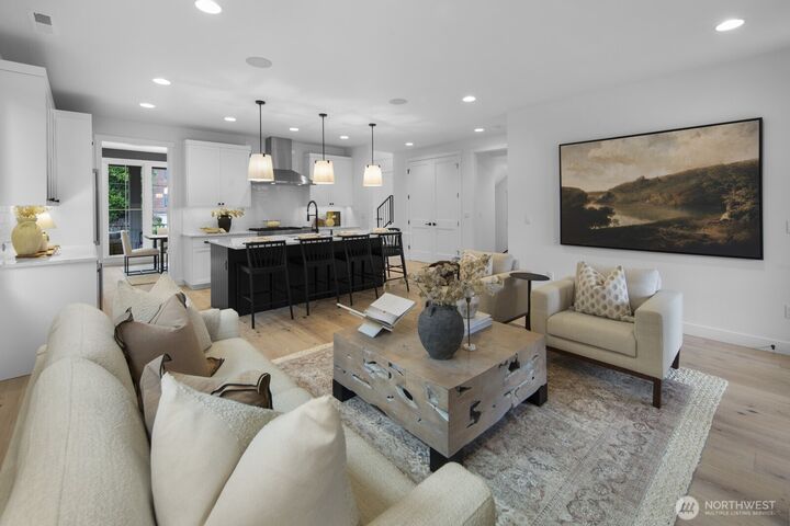 Property Photo:  208  35th Avenue E  WA 98112 