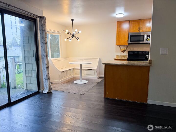Property Photo:  2020  Grant Ave S D102  WA 98055 