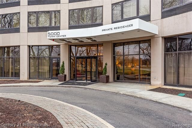 Property Photo:  5000 Town Center 1704  MI 48075 
