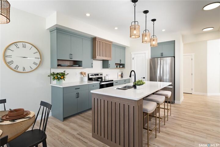 Property Photo:  3004 Dumont Way  SK S4V 3B3 