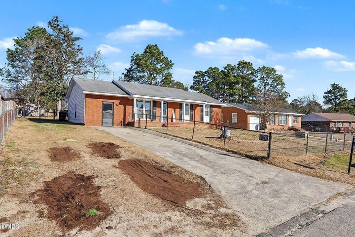 Property Photo: 104 Rosebud Street NC 28390