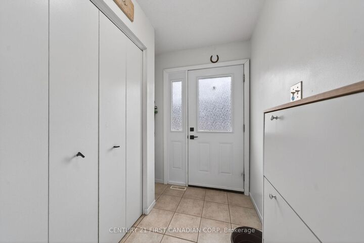 Property Photo:  190 Ensign Drive  ON N6J 4R7 