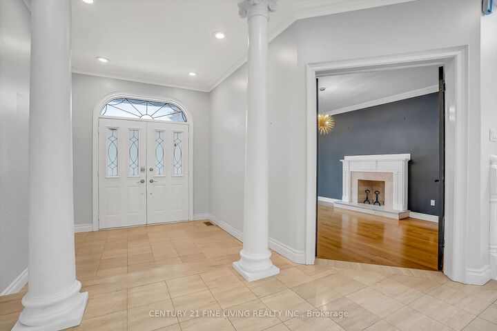 Property Photo:  140 Bathgate Drive  ON M1C 1T5 