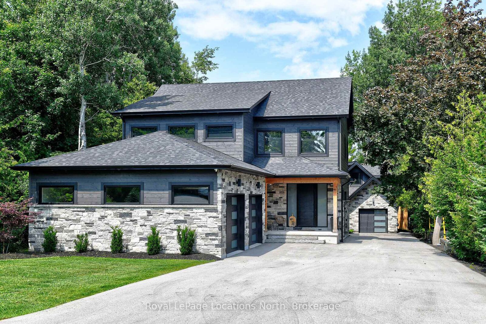Property Photo: 74 Arthur Street E ON N0H 2P0