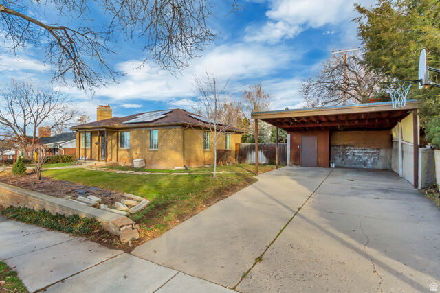 Property Photo: 2567 E Simpson Ave UT 84109