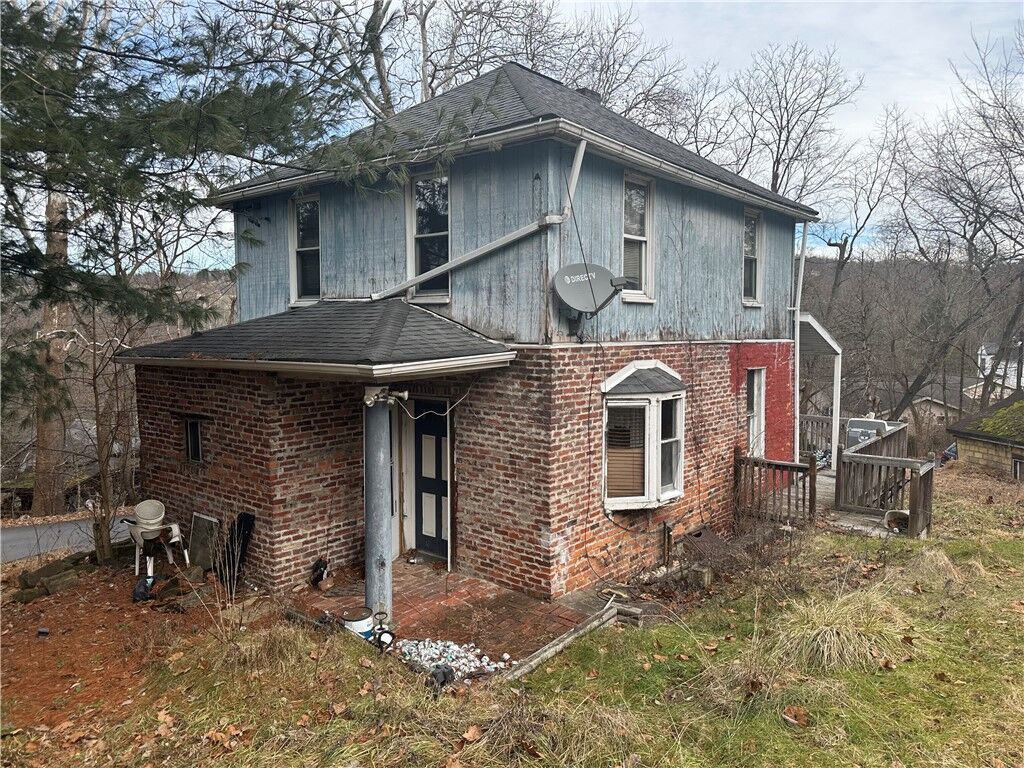 Property Photo:  866 Florence St  PA 15450 